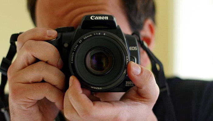 {{Information |Description=Photographer |Source=Own Work |Date=2007-02-13 |Author=Nicolás García |Permission=CC-BY-SA-2.5 |other_versions= }}